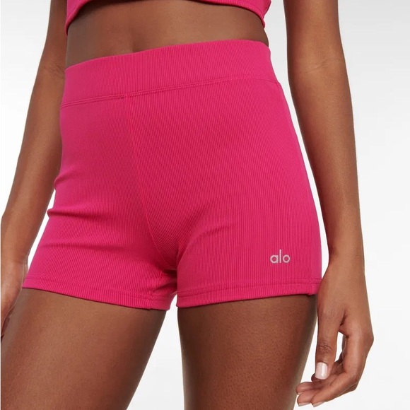 Alo yogaGoddess Ribbed-Knit High-Rise Shorts - Picture 1 of 3